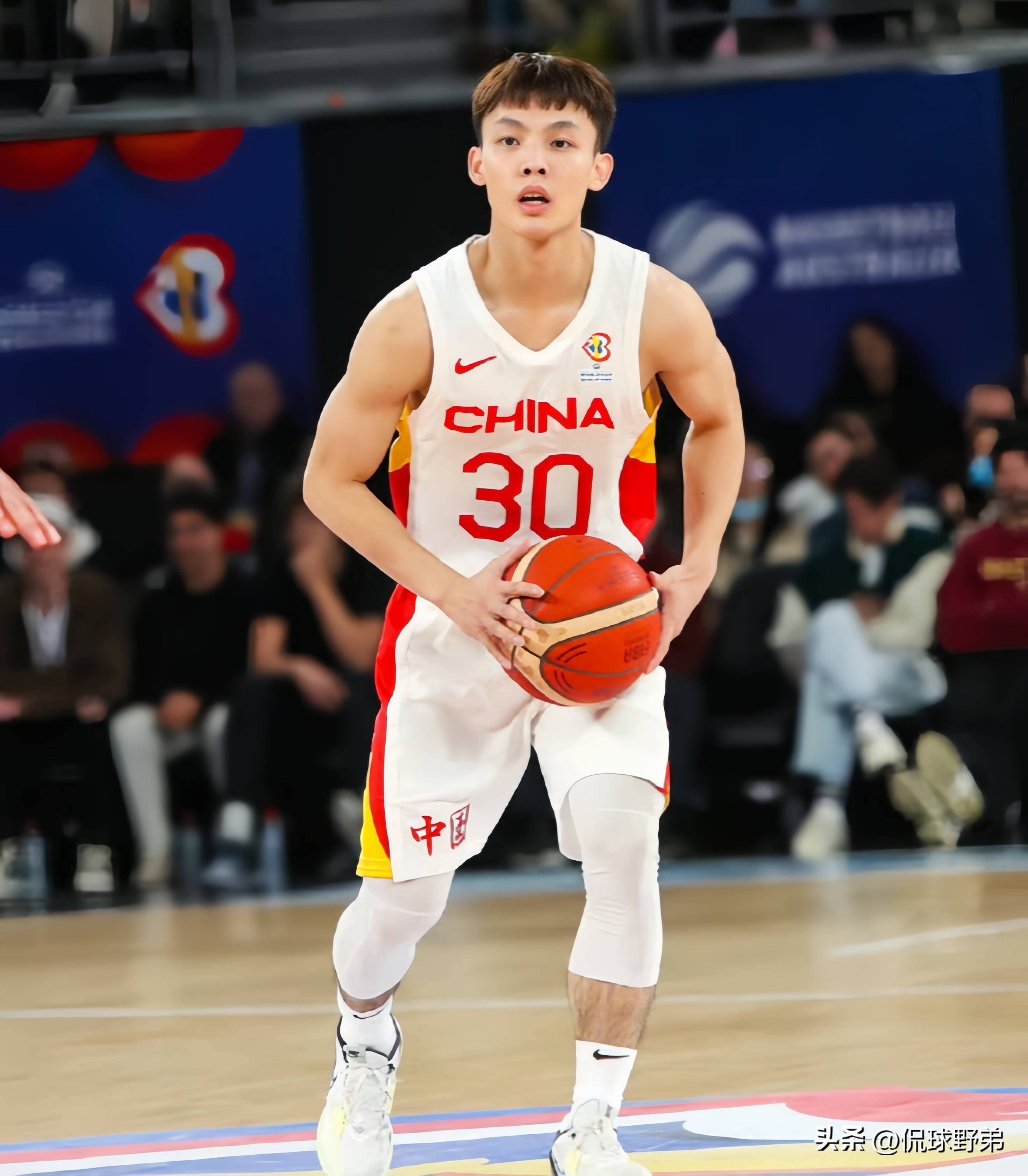 广东男篮稳中求胜，坚守榜首再创佳绩