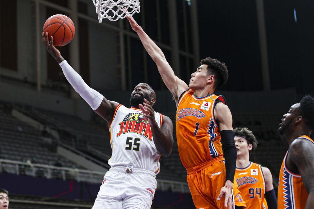 CBA常规赛四强战爆出冷门！利雅得新月鏖战切尔西，争冠形势突变的简单介绍